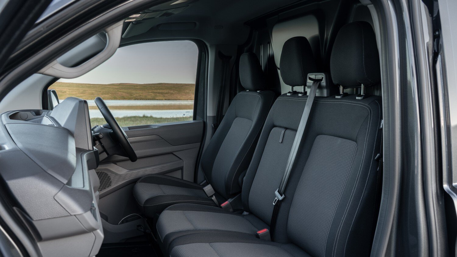 VOLKSWAGEN TRANSPORTER T28 LWB DIESEL 2.0 TDI 110 Commerce Van